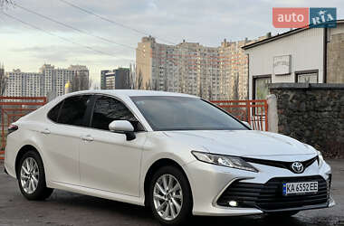 Седан Toyota Camry 2021 в Киеве