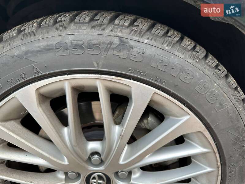 Седан Toyota Camry 2019 в Киеве