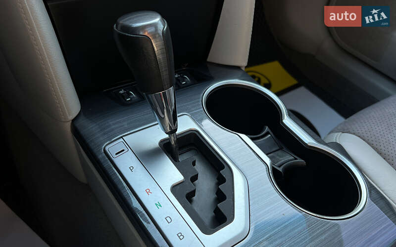 Седан Toyota Camry 2013 в Львові