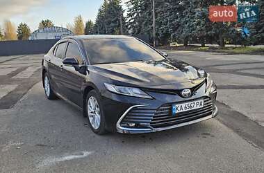 Седан Toyota Camry 2022 в Киеве