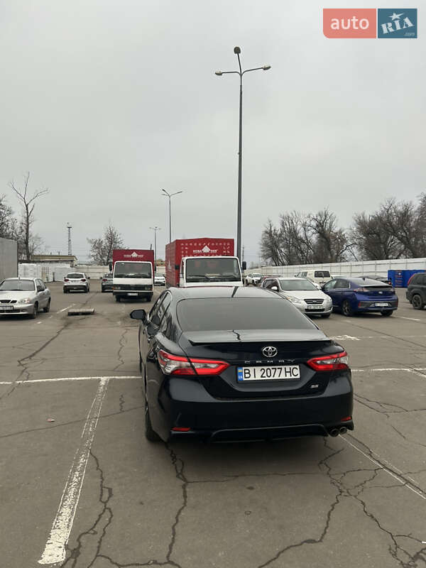 Седан Toyota Camry 2018 в Кременчуге