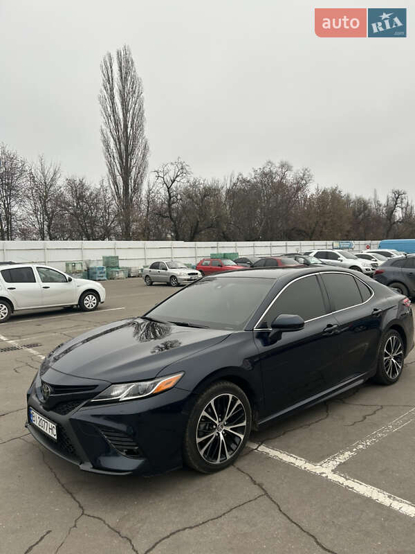 Седан Toyota Camry 2018 в Кременчуге