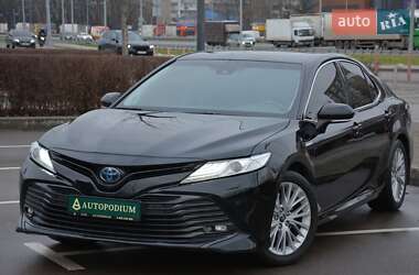 Седан Toyota Camry 2019 в Києві