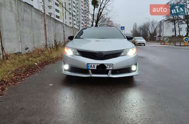 Седан Toyota Camry 2014 в Києві