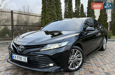 Седан Toyota Camry 2017 в Киеве