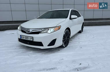 Седан Toyota Camry 2013 в Киеве