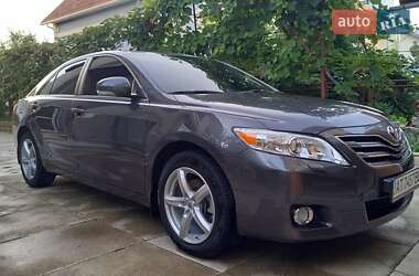 Седан Toyota Camry 2011 в Ивано-Франковске