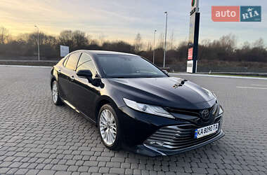 Седан Toyota Camry 2018 в Львове