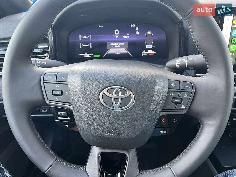 Седан Toyota Camry 2024 в Ивано-Франковске