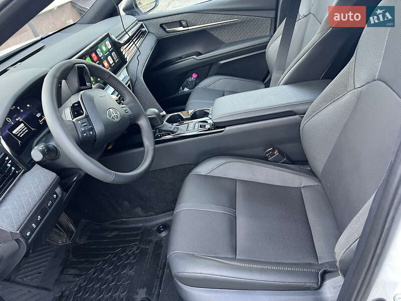 Седан Toyota Camry 2024 в Ивано-Франковске