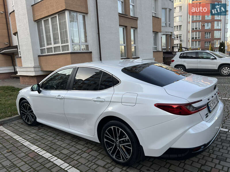 Седан Toyota Camry 2024 в Ивано-Франковске
