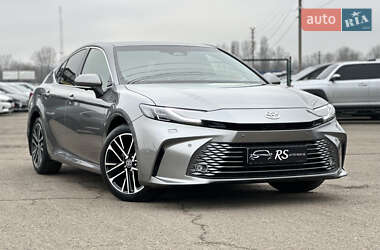Седан Toyota Camry 2025 в Киеве