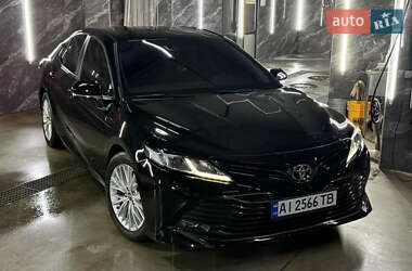 Седан Toyota Camry 2018 в Киеве