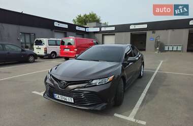 Седан Toyota Camry 2017 в Черкасах