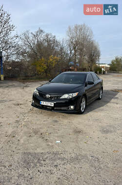Седан Toyota Camry 2014 в Киеве