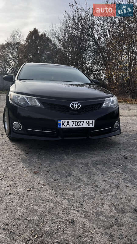 Седан Toyota Camry 2014 в Києві