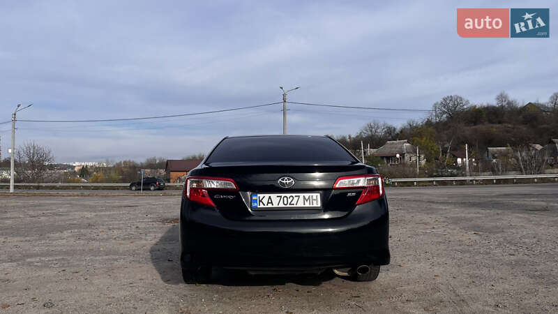 Седан Toyota Camry 2014 в Києві