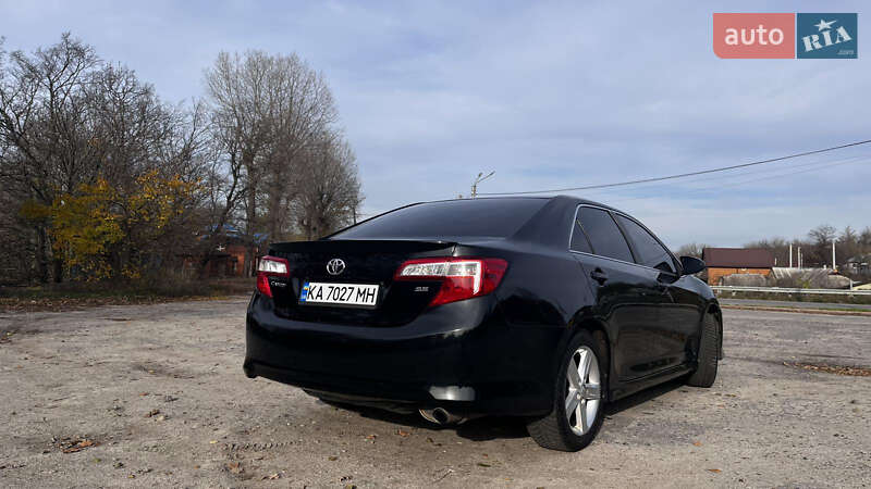 Седан Toyota Camry 2014 в Києві