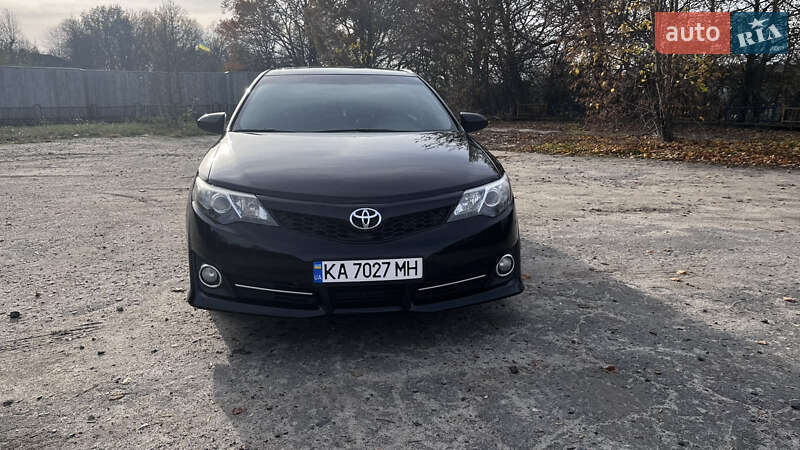 Седан Toyota Camry 2014 в Києві