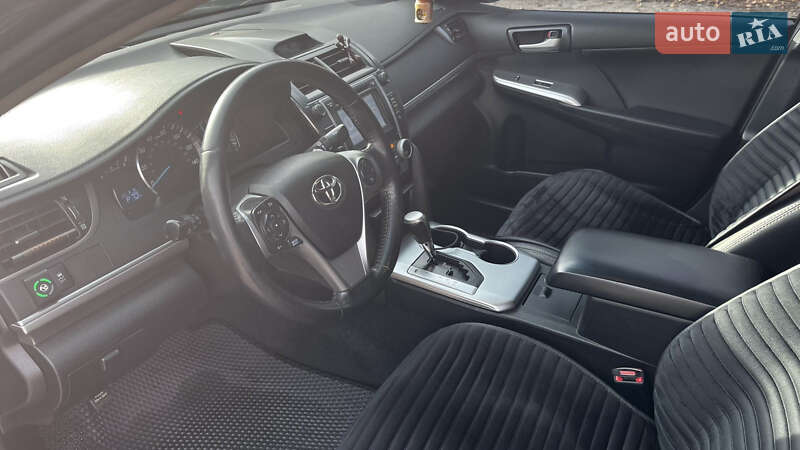 Седан Toyota Camry 2014 в Києві