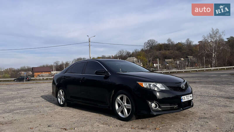 Седан Toyota Camry 2014 в Києві