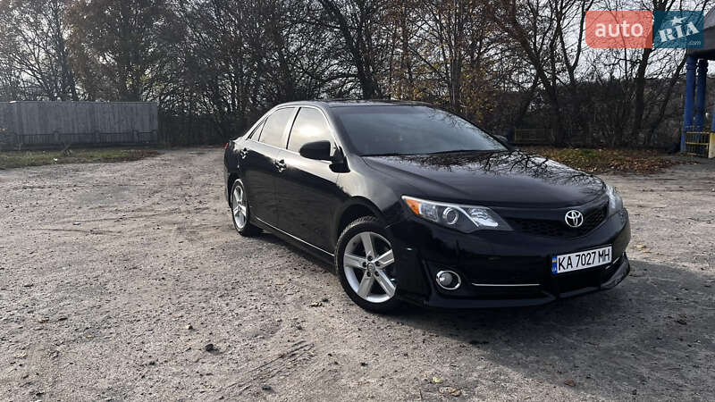 Седан Toyota Camry 2014 в Києві