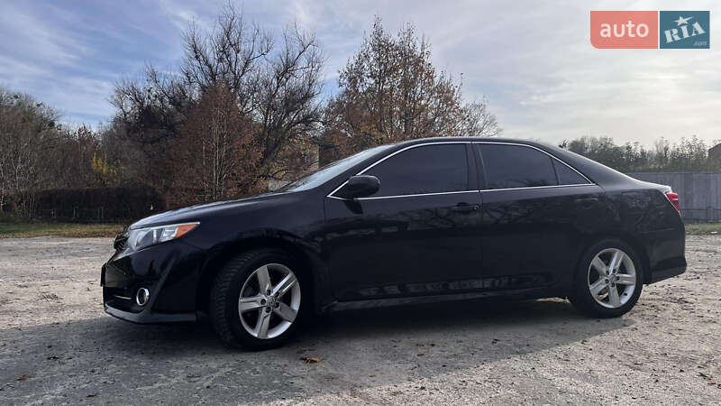 Седан Toyota Camry 2014 в Києві