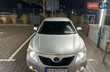 Седан Toyota Camry 2008 в Ровно
