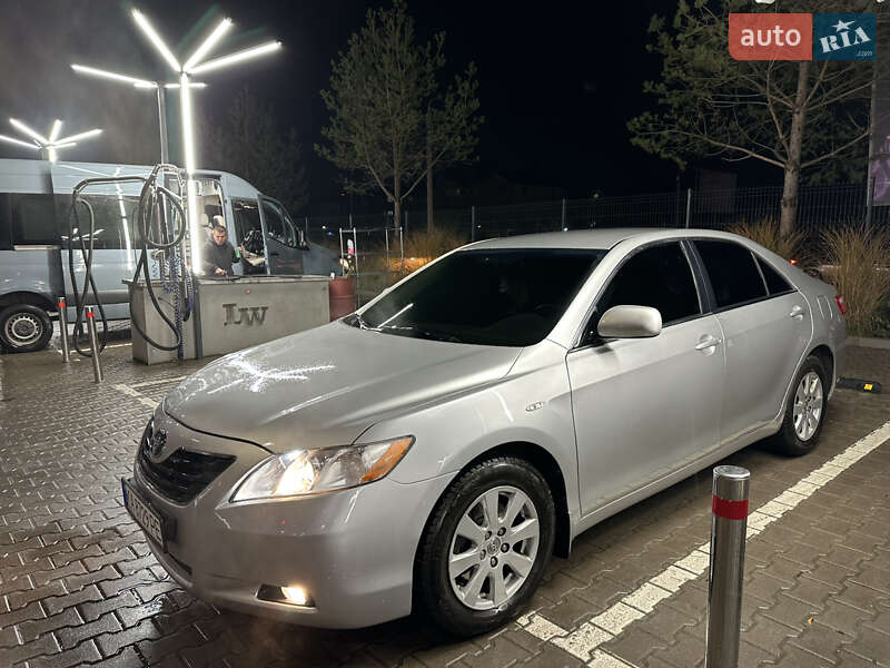 Седан Toyota Camry 2008 в Рівному