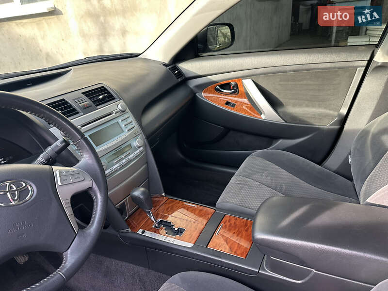 Седан Toyota Camry 2008 в Рівному