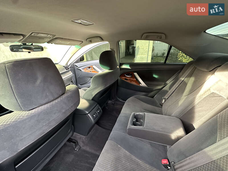 Седан Toyota Camry 2008 в Рівному