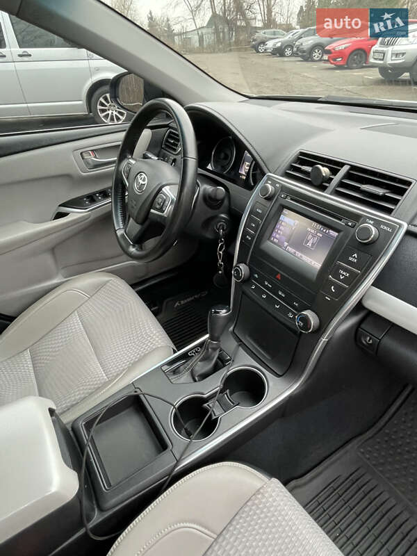 Седан Toyota Camry 2015 в Києві