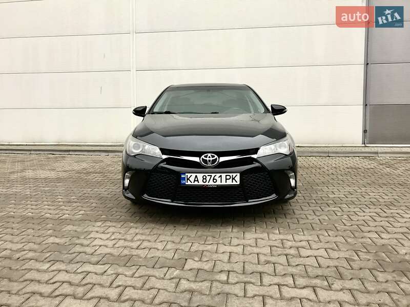 Седан Toyota Camry 2015 в Києві