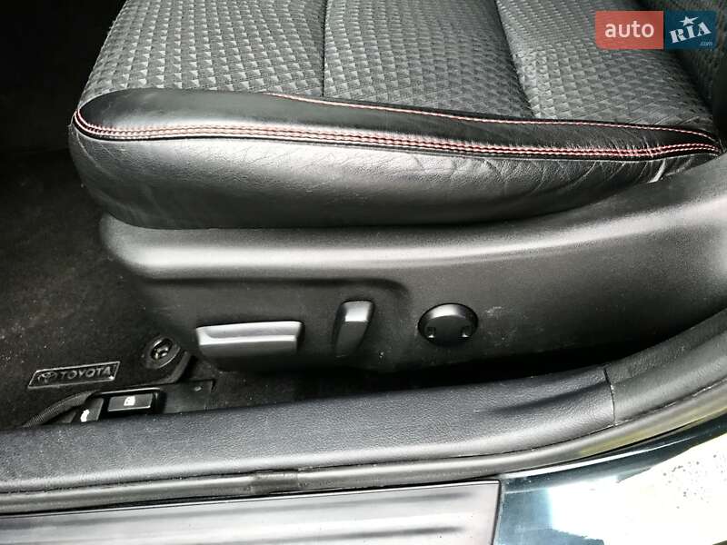 Седан Toyota Camry 2015 в Києві