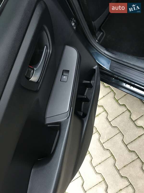 Седан Toyota Camry 2015 в Києві