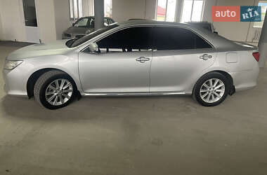 Седан Toyota Camry 2013 в Миргороде