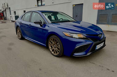 Седан Toyota Camry 2023 в Киеве