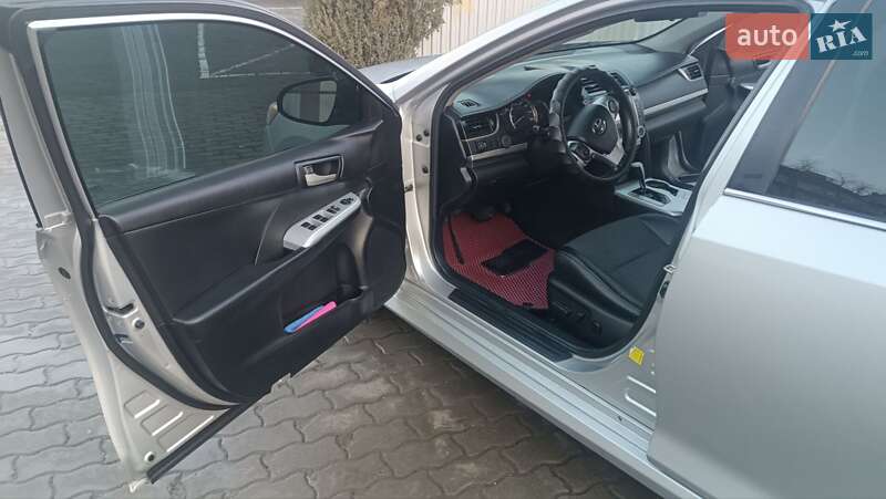 Седан Toyota Camry 2014 в Чернівцях