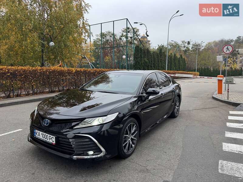 Седан Toyota Camry 2023 в Києві