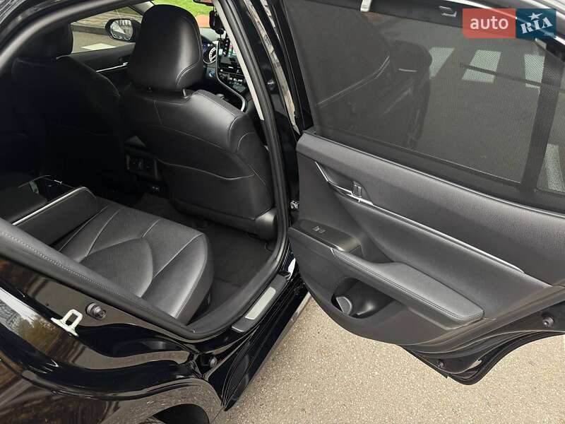 Седан Toyota Camry 2023 в Києві