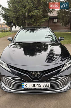 Седан Toyota Camry 2017 в Киеве