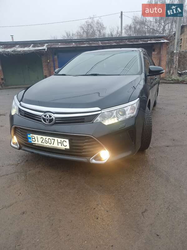 Седан Toyota Camry 2017 в Полтаве