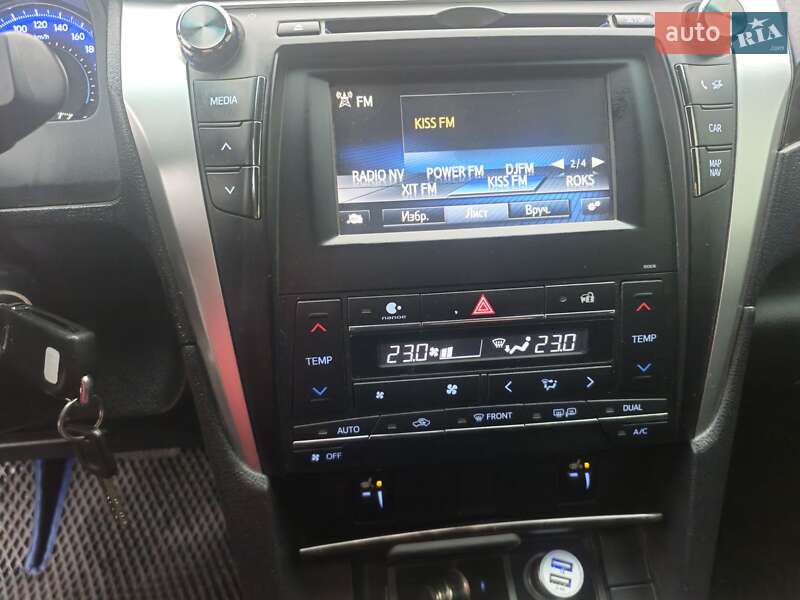 Седан Toyota Camry 2017 в Полтаве