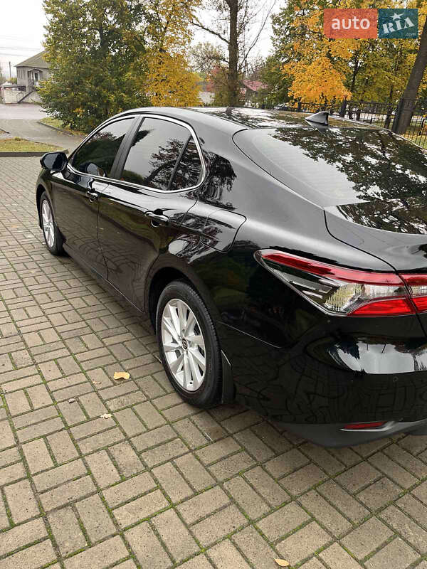 Седан Toyota Camry 2022 в Киеве
