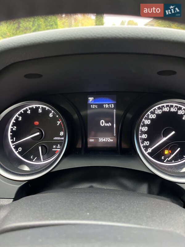 Седан Toyota Camry 2022 в Киеве