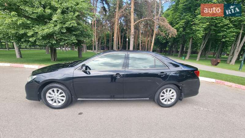 Седан Toyota Camry 2013 в Харкові