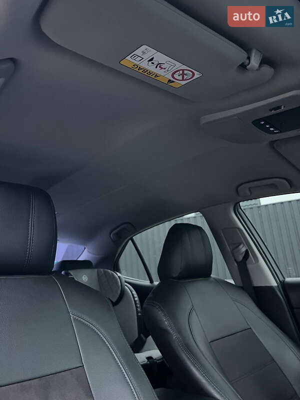 Седан Toyota Camry 2018 в Павлограде