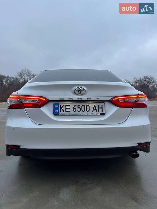 Седан Toyota Camry 2018 в Павлограде