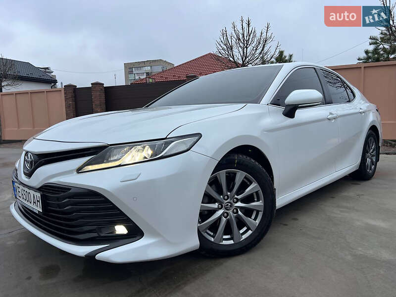 Седан Toyota Camry 2018 в Павлограде