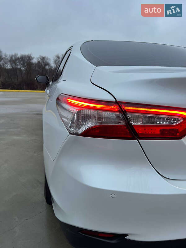 Седан Toyota Camry 2018 в Павлограде